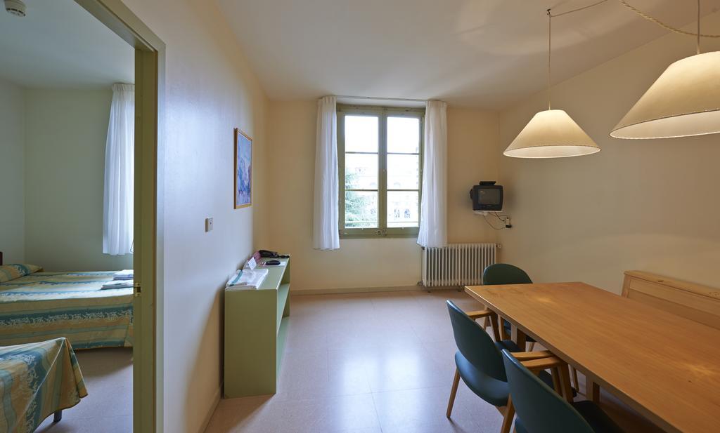 Apartamentos Montserrat Abat Marcet Zimmer foto