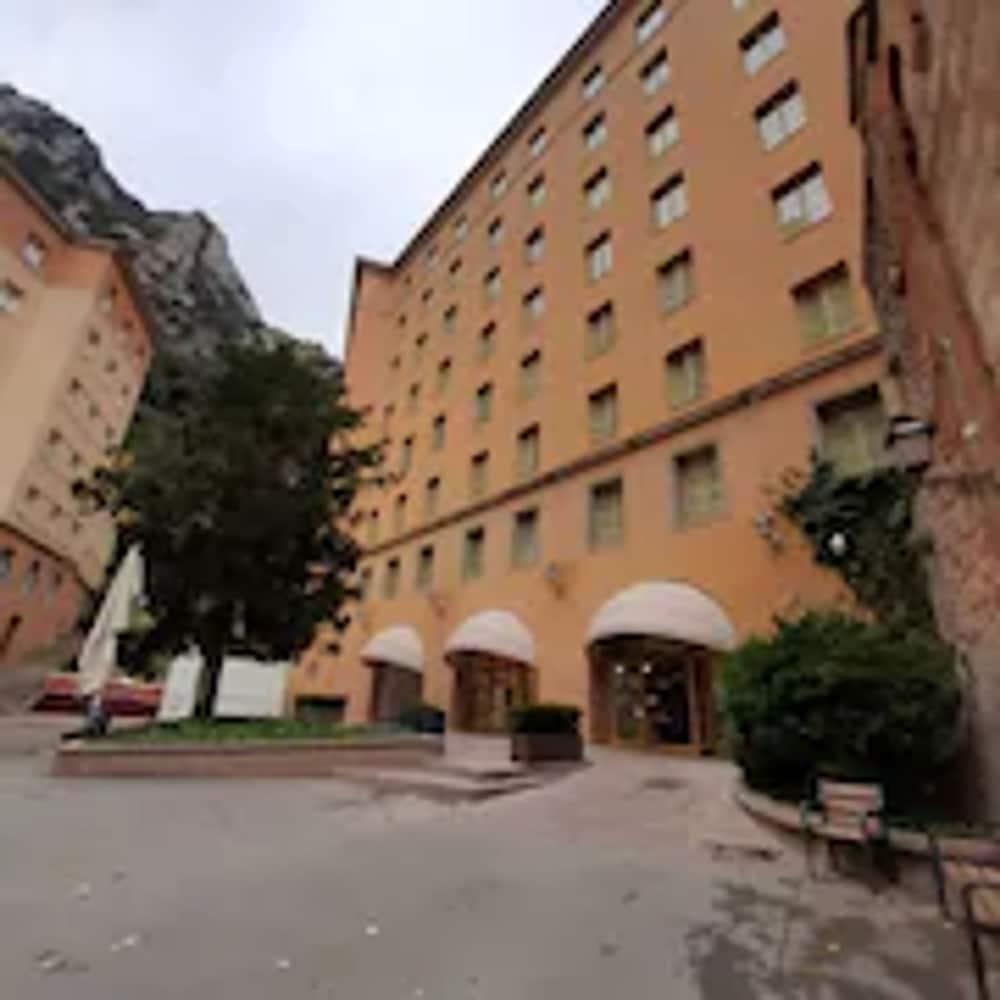 Apartamentos Montserrat Abat Marcet Exterior foto