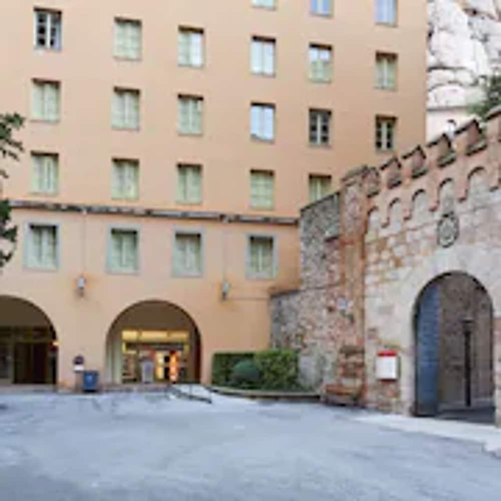 Apartamentos Montserrat Abat Marcet Exterior foto