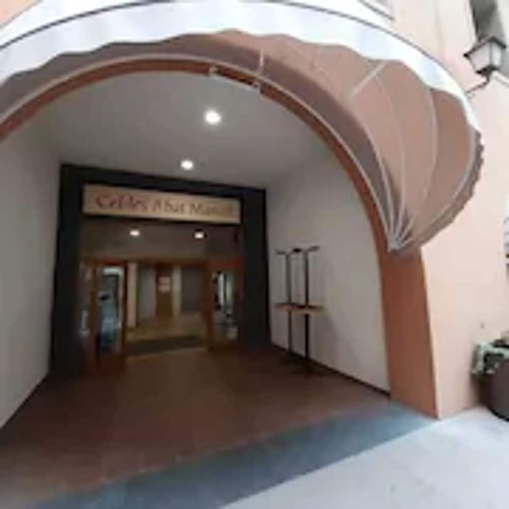 Apartamentos Montserrat Abat Marcet Exterior foto